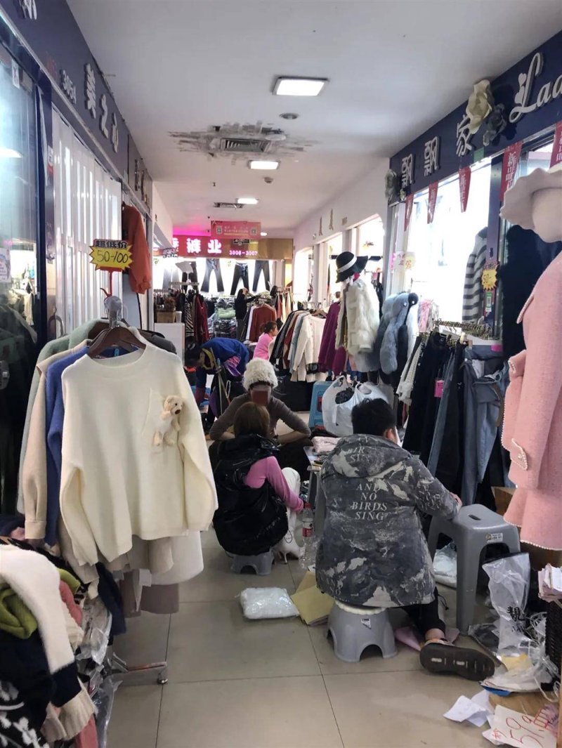 东莞制服厂家:打造企业形象的艺术